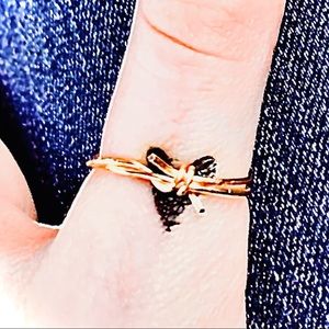 I am selling a bar wire ring